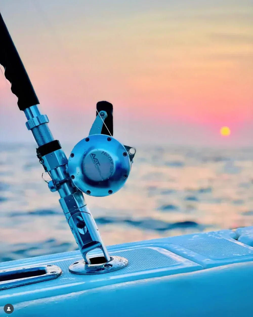 avet fishing pole Conventional Rod & Reel Combo Reel Play Rentals Large comfortable ergonomically angled handle knob Why the Avet Raptor Plus